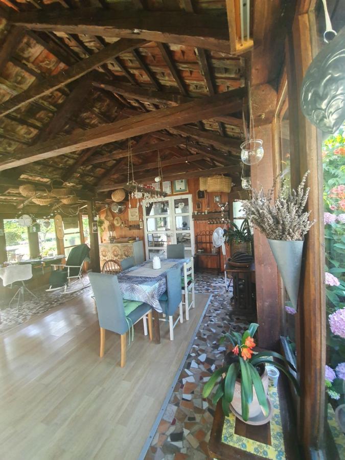 Gospić Village House Flowerside מראה חיצוני תמונה