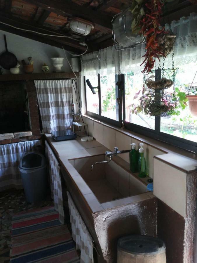 Gospić Village House Flowerside מראה חיצוני תמונה