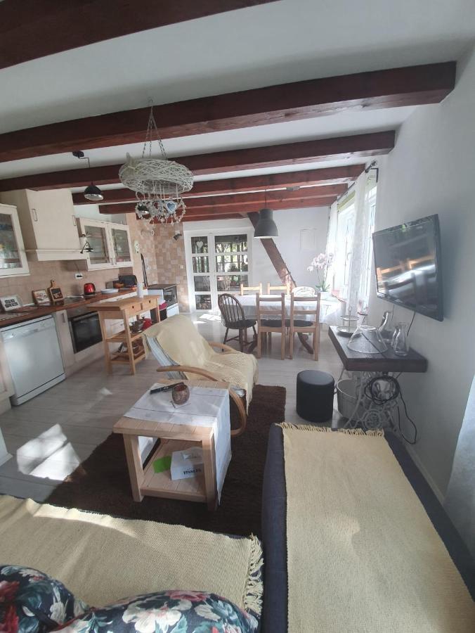 Gospić Village House Flowerside מראה חיצוני תמונה