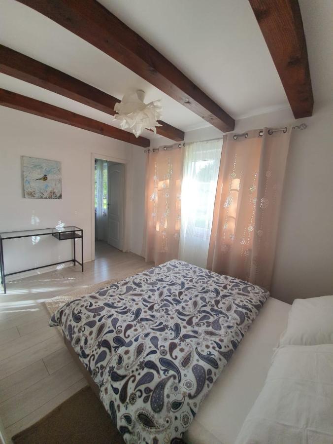 Gospić Village House Flowerside מראה חיצוני תמונה