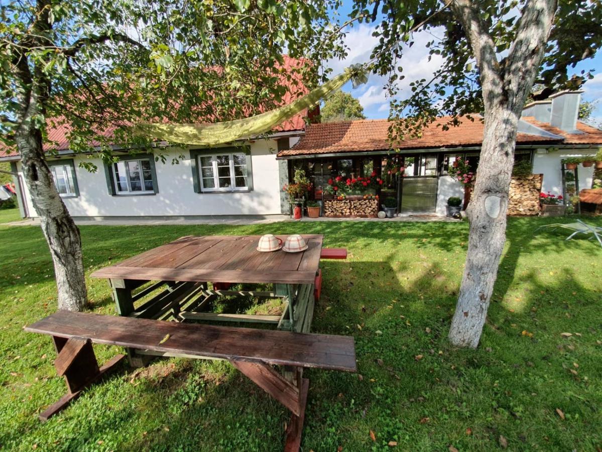 Gospić Village House Flowerside מראה חיצוני תמונה